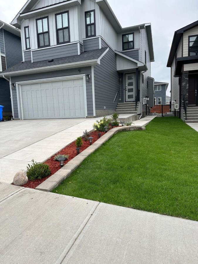 2 Bedroom 2 Washrooms Brand New Beautiful & Cozy Suite YYC Eksteriør billede
