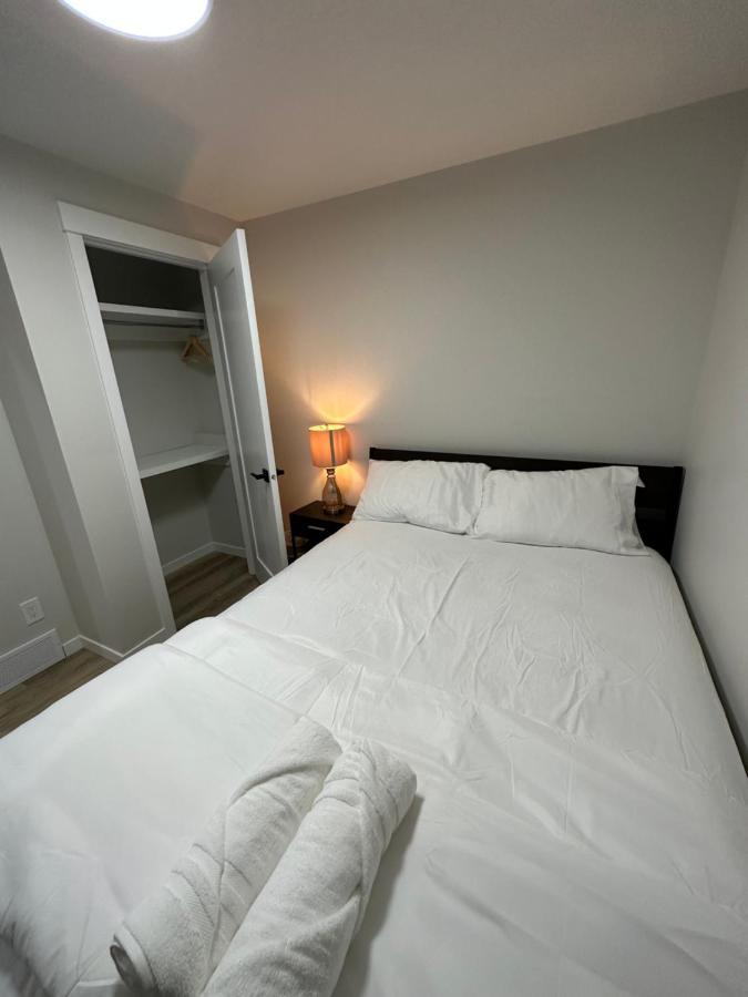 2 Bedroom 2 Washrooms Brand New Beautiful & Cozy Suite YYC Eksteriør billede