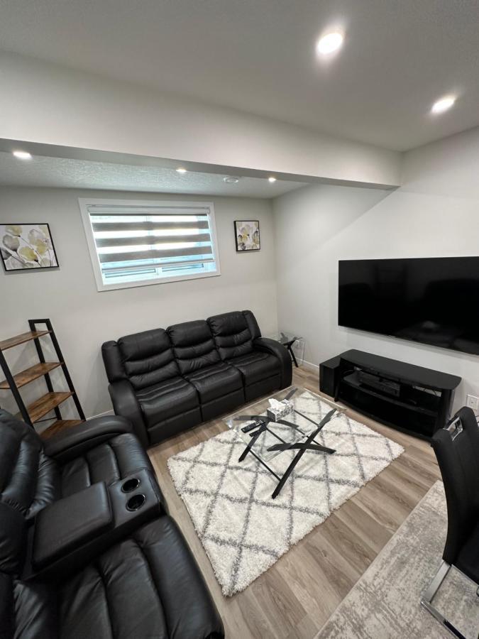 2 Bedroom 2 Washrooms Brand New Beautiful & Cozy Suite YYC Eksteriør billede