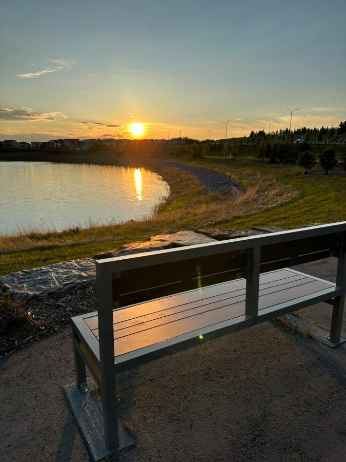 2 Bedroom 2 Washrooms Brand New Beautiful & Cozy Suite YYC Eksteriør billede