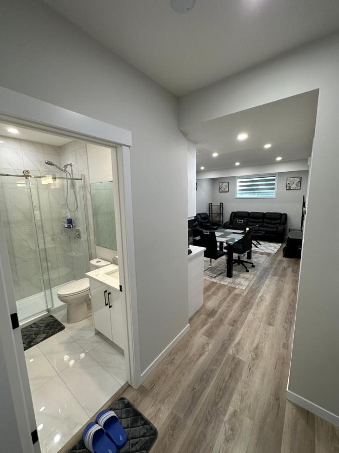 2 Bedroom 2 Washrooms Brand New Beautiful & Cozy Suite YYC Eksteriør billede