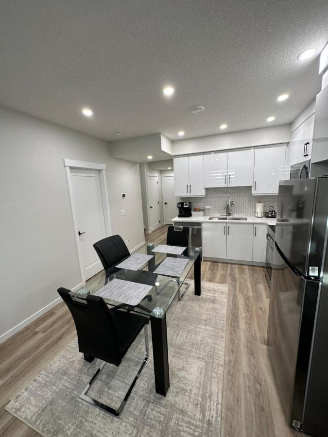 2 Bedroom 2 Washrooms Brand New Beautiful & Cozy Suite YYC Eksteriør billede