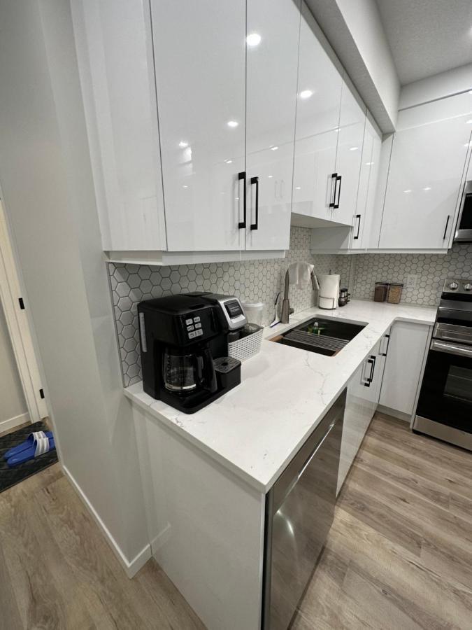 2 Bedroom 2 Washrooms Brand New Beautiful & Cozy Suite YYC Eksteriør billede