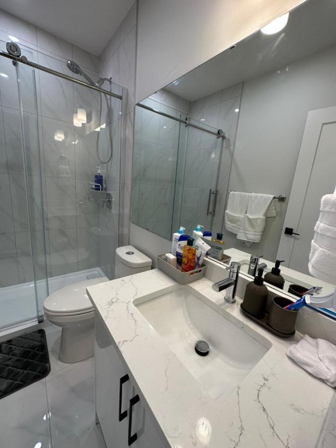 2 Bedroom 2 Washrooms Brand New Beautiful & Cozy Suite YYC Eksteriør billede