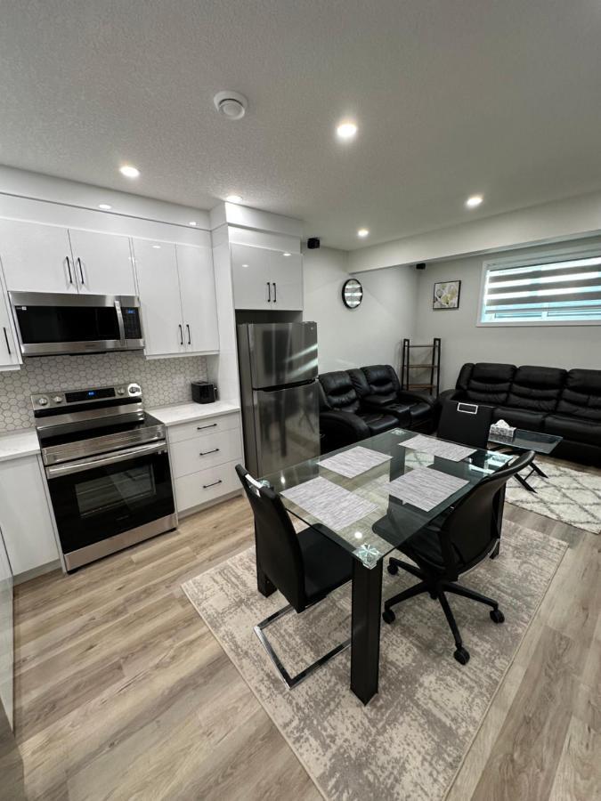 2 Bedroom 2 Washrooms Brand New Beautiful & Cozy Suite YYC Eksteriør billede